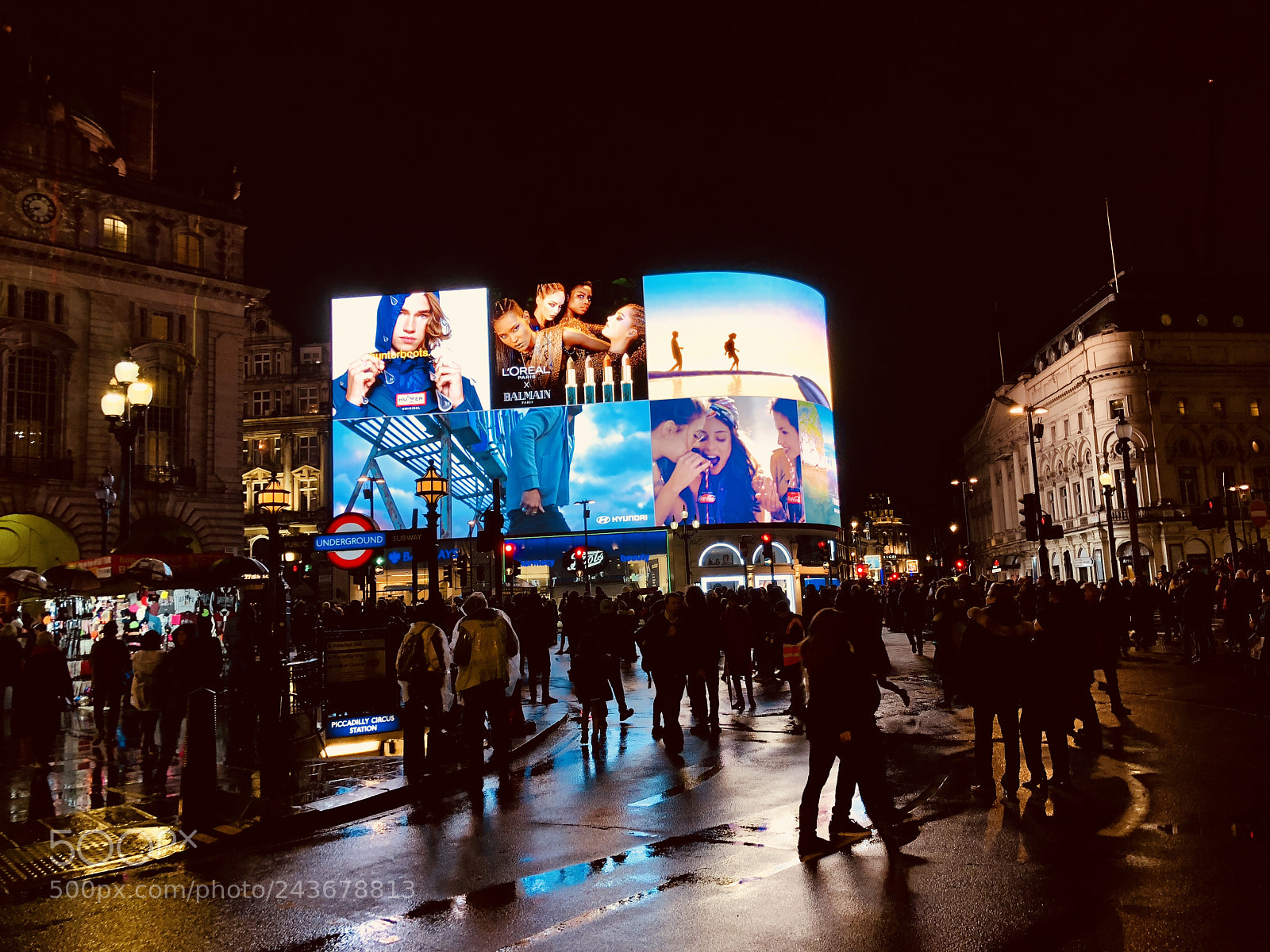 Apple iPhone X sample photo. Piccadilly circus photography
