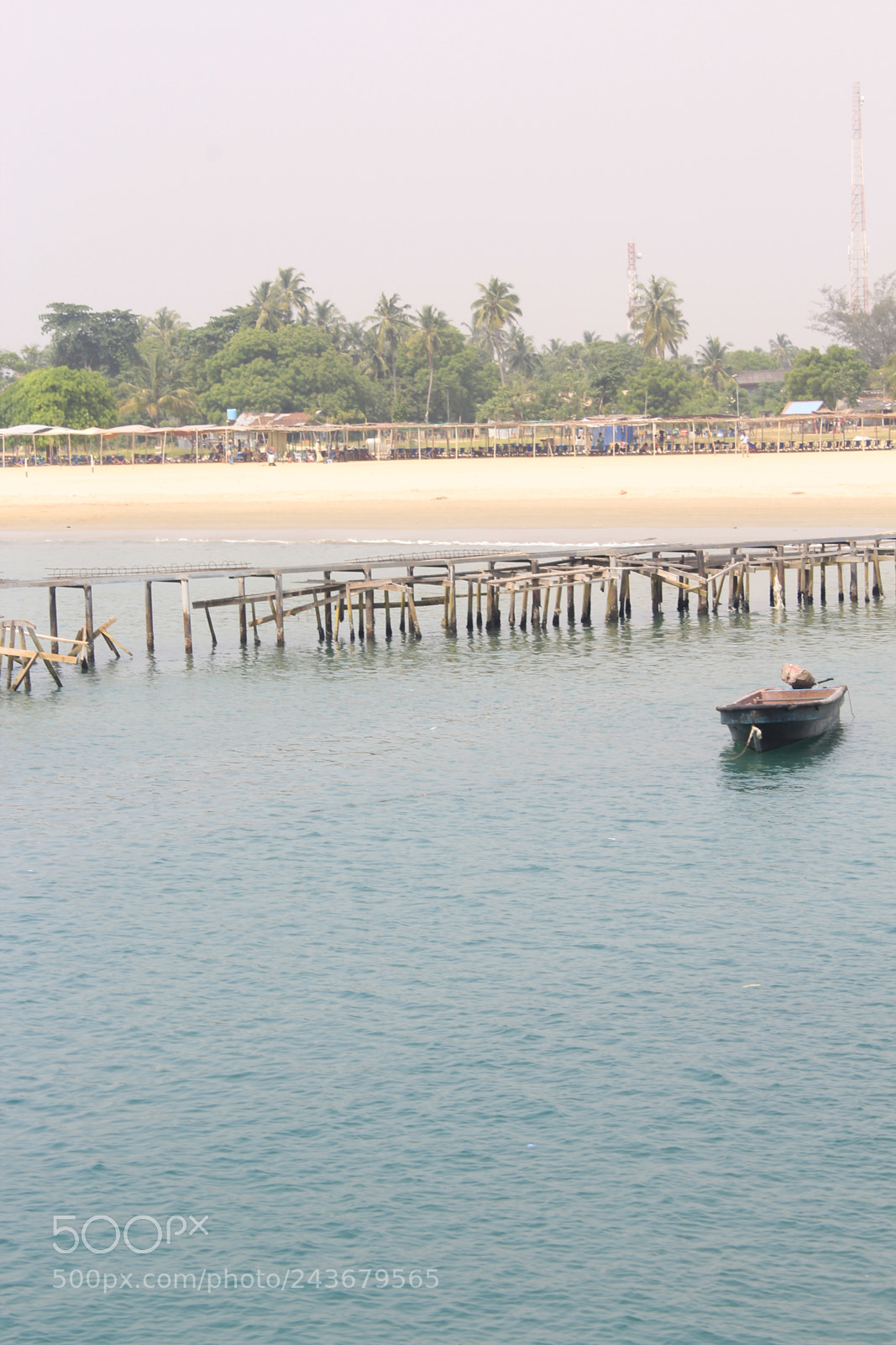 Canon EF-S 18-55mm F3.5-5.6 III sample photo. Wooden boat idle at photography