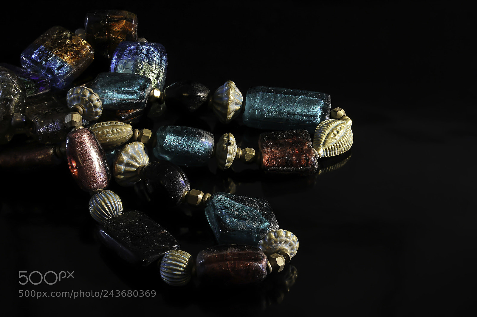 Canon EOS 550D (EOS Rebel T2i / EOS Kiss X4) sample photo. A necklace of fine photography