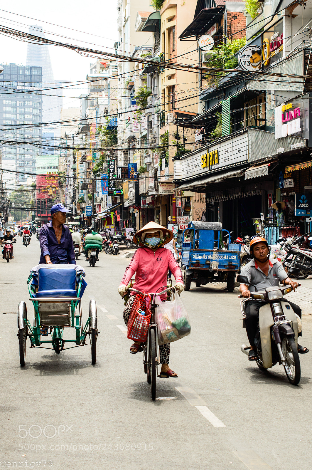 Nikon D3200 sample photo. Streets of saigón photography