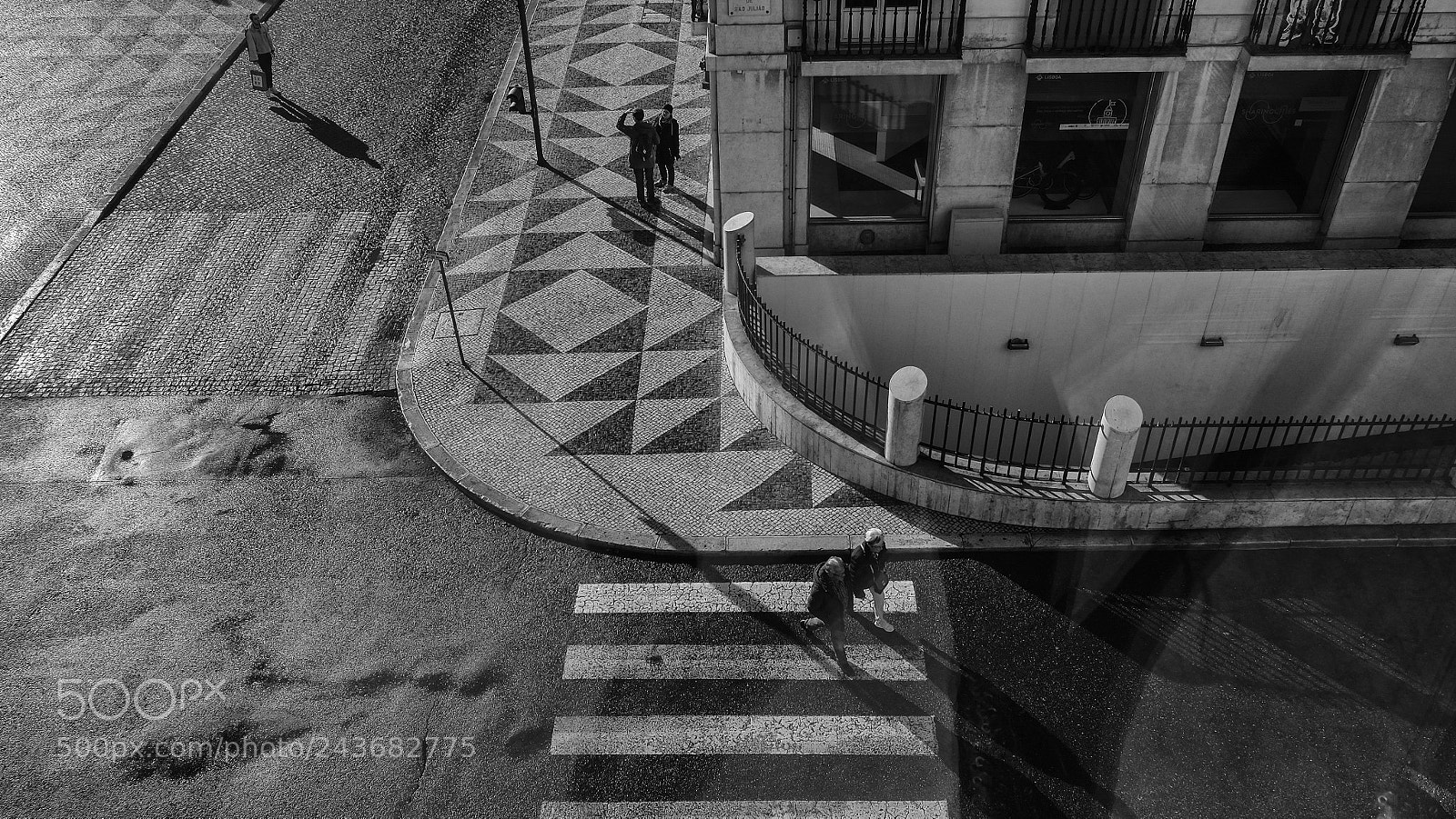 Fujifilm X-T10 sample photo. Shadows on the floor photography