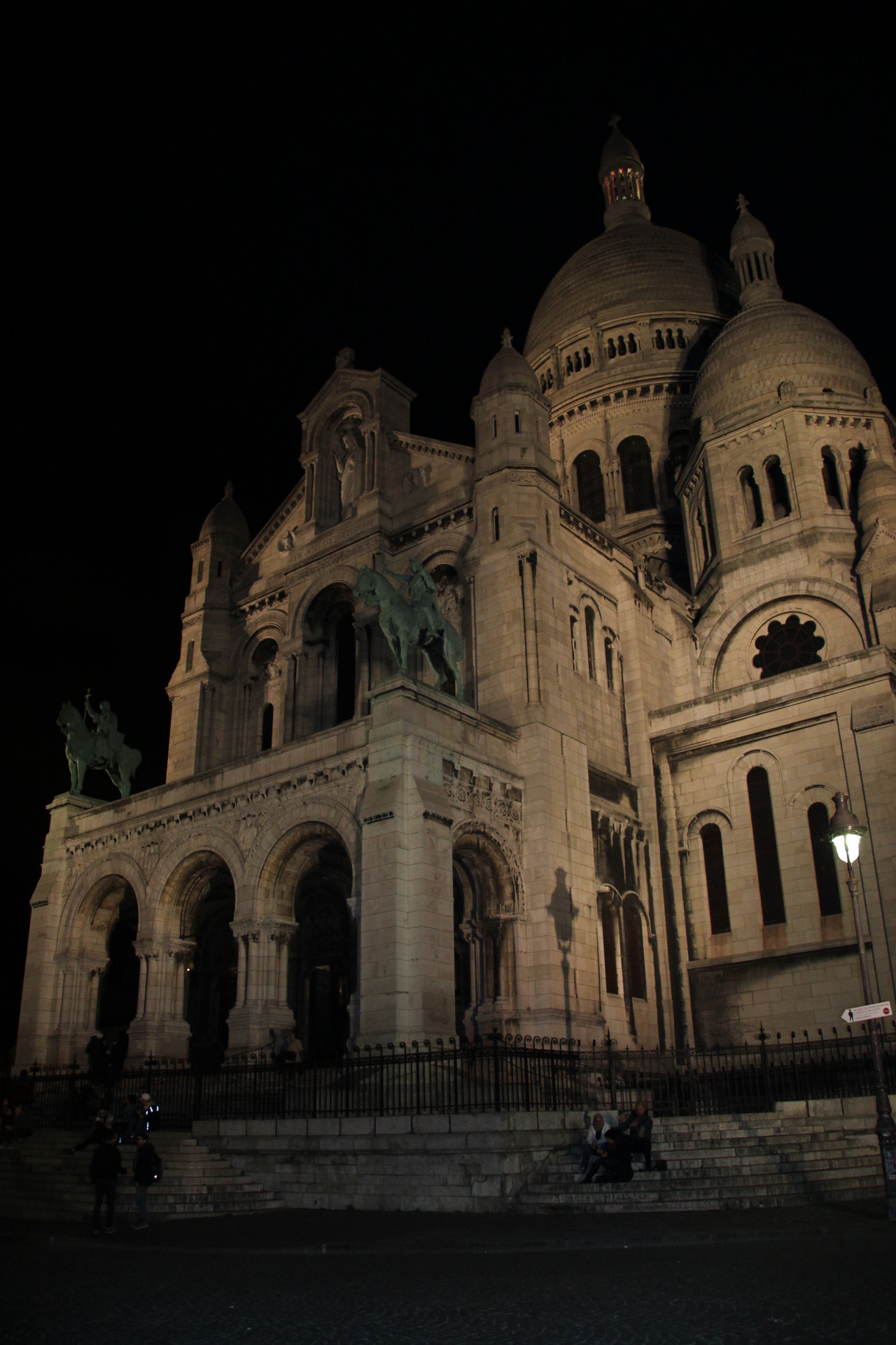 Canon TS-E 90mm F2.8 Tilt-Shift sample photo. Sacré-cœur de montmartre at night photography