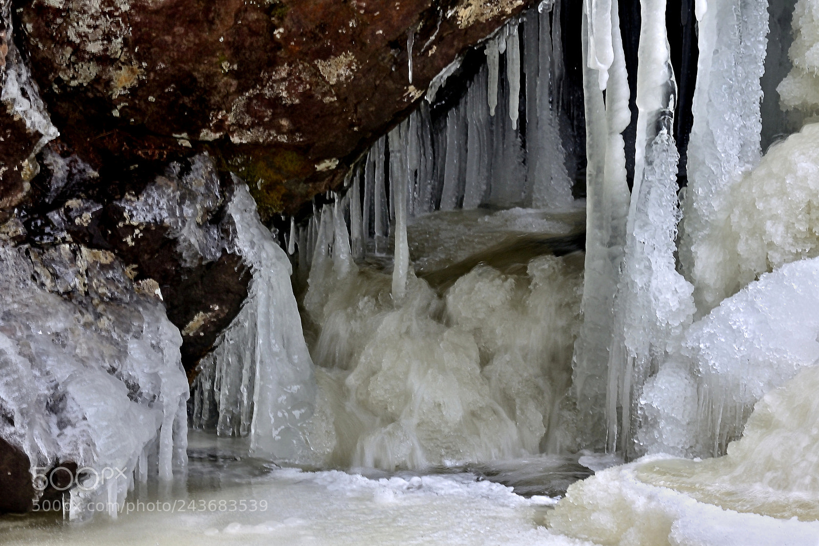 Nikon 1 J5 sample photo. Icicles and rock photography