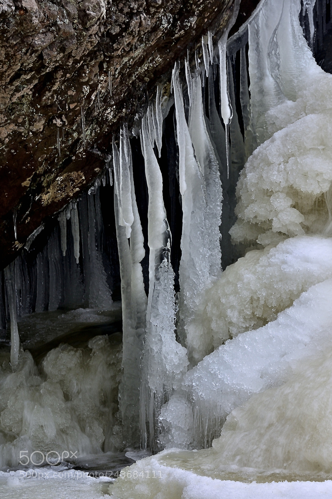 Nikon 1 J5 sample photo. Icicles and rock ii photography
