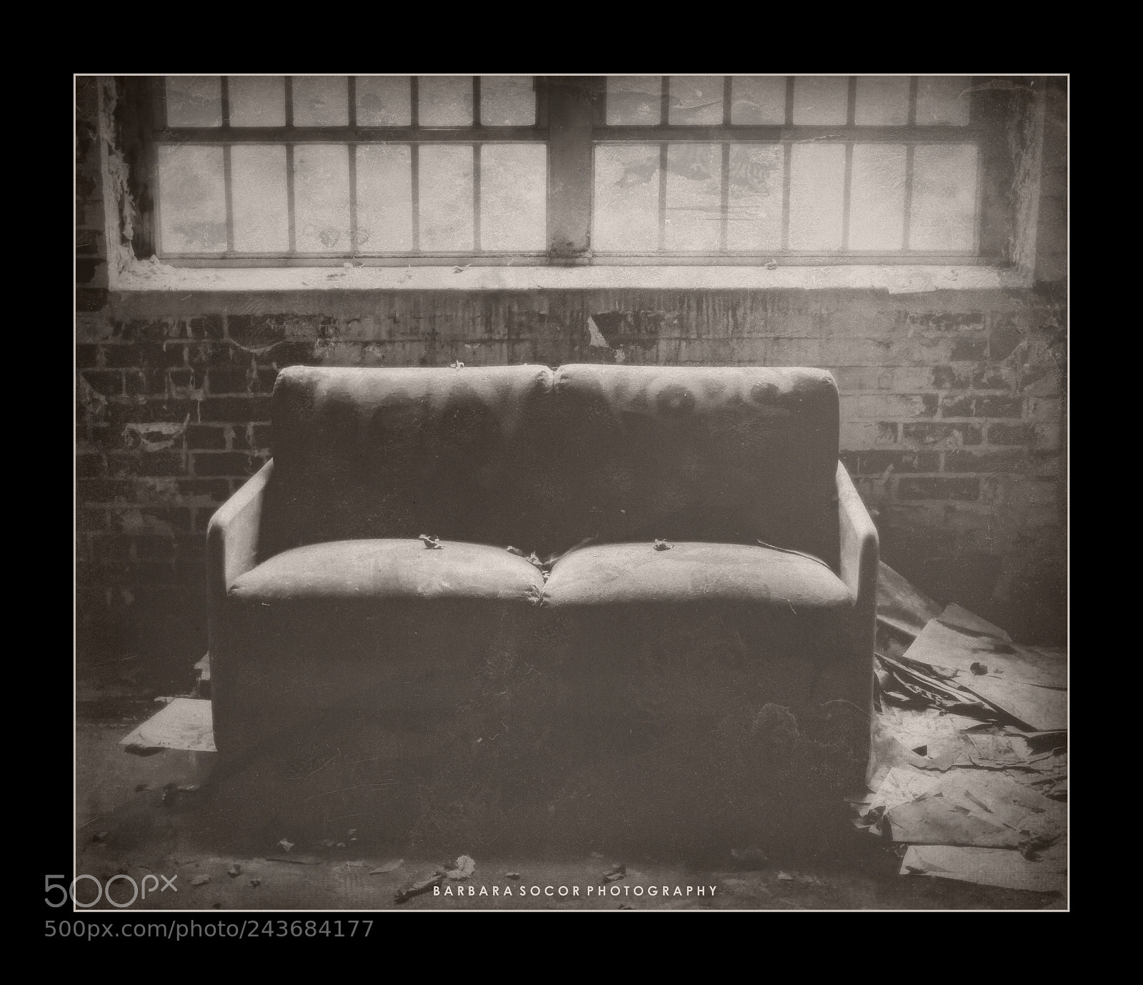 Panasonic Lumix DMC-FZ300 sample photo. Lost love seat photography