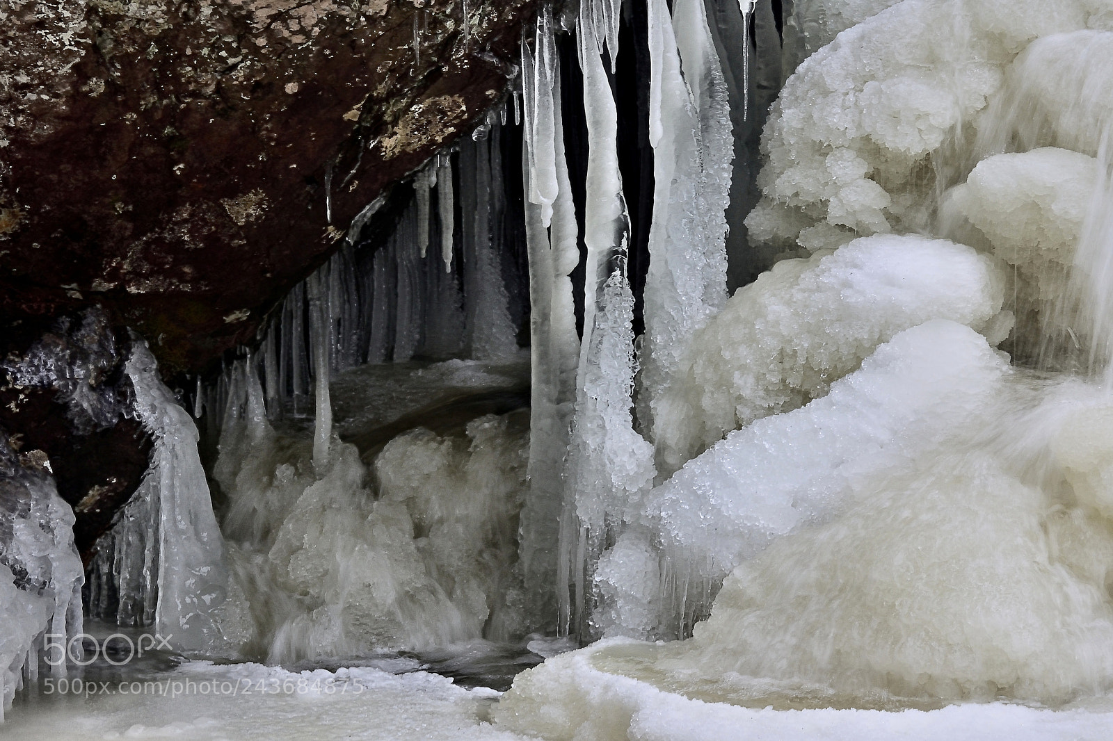 Nikon 1 J5 sample photo. Icicles and rock iii photography