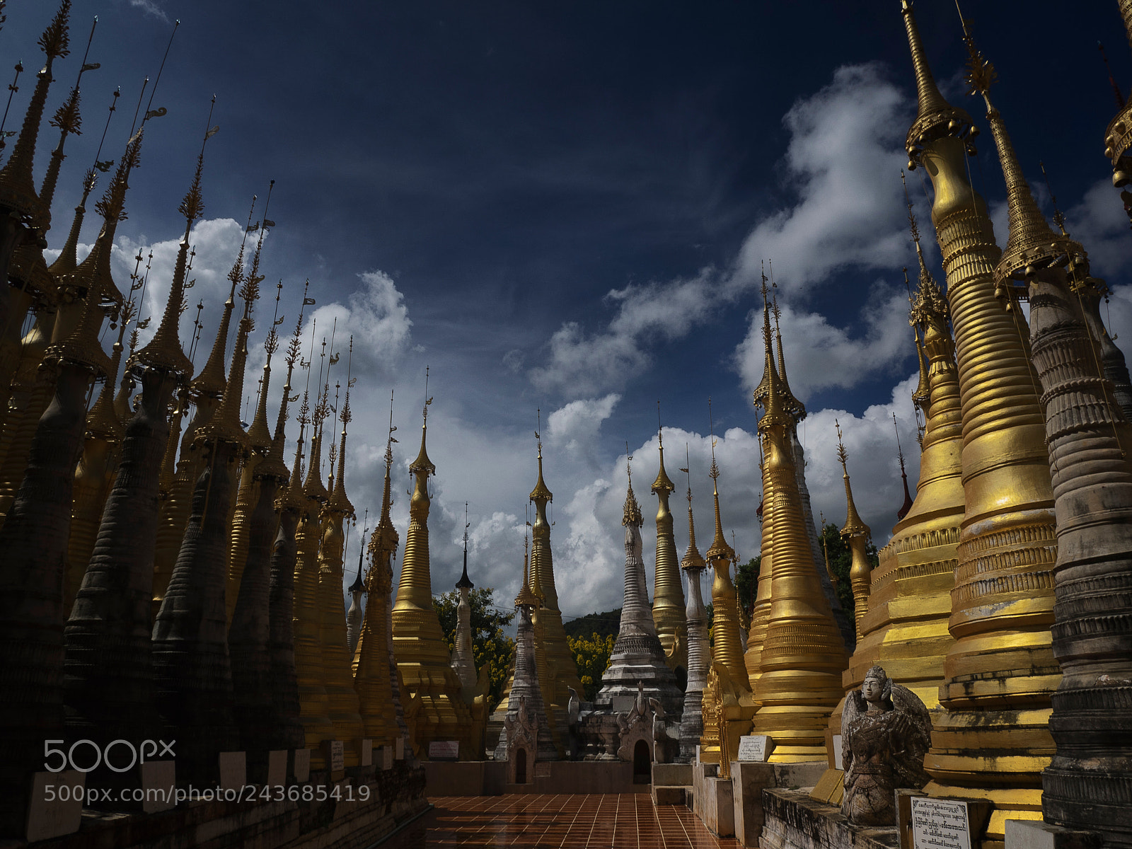 Olympus OM-D E-M1 sample photo. 'sea of stupas' photography