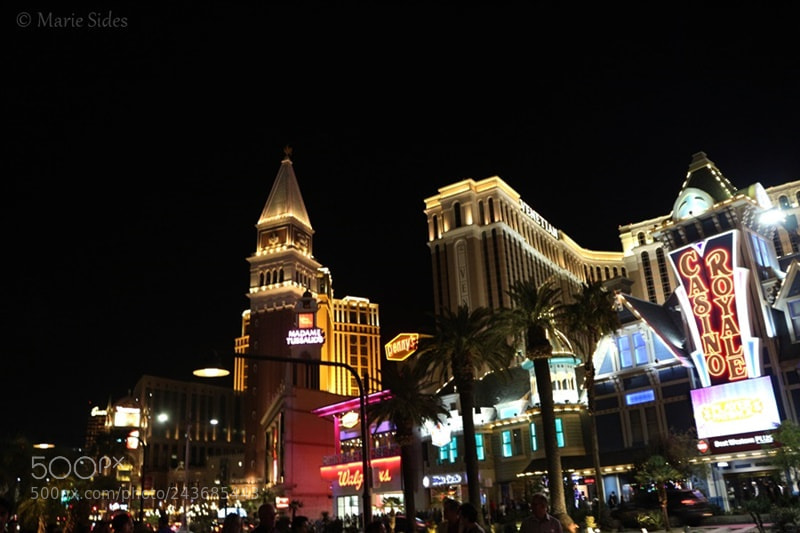 Canon EOS 100D (EOS Rebel SL1 / EOS Kiss X7) sample photo. Strip at night photography