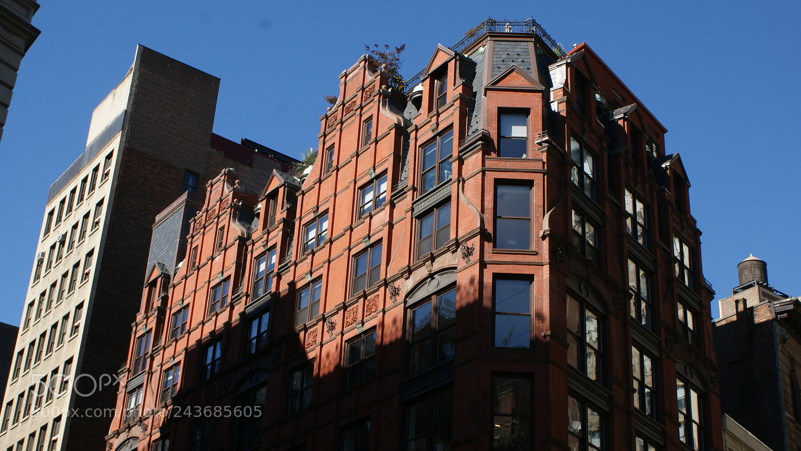 Sony DT 18-70mm F3.5-5.6 sample photo. Broadway, city, street, photography