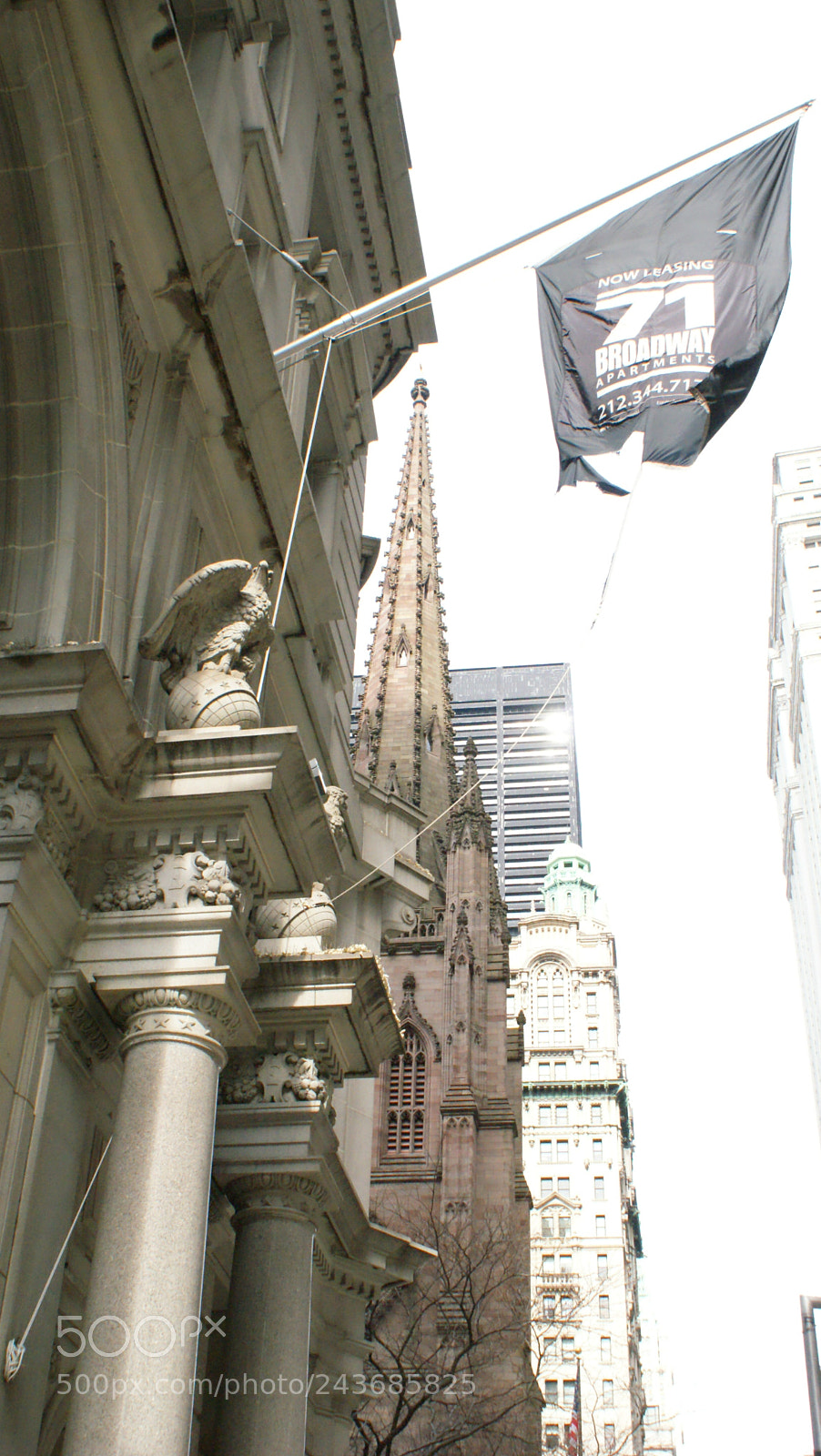 Sony DT 18-70mm F3.5-5.6 sample photo. Broadway, city, street, photography