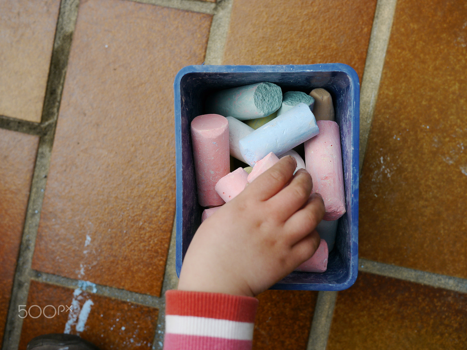 Panasonic Lumix DMC-GH2 sample photo. Child playing with chalk photography