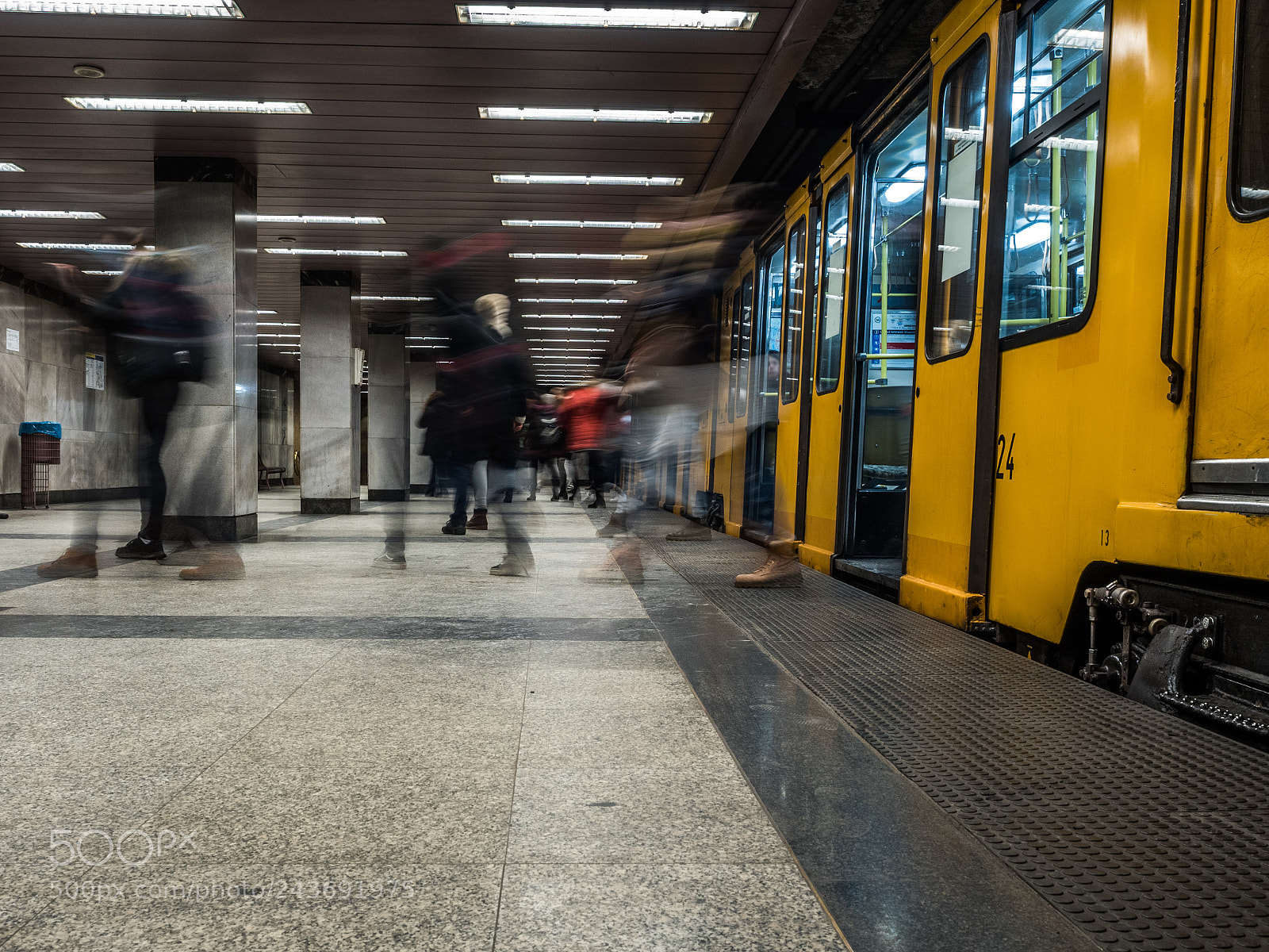 Olympus OM-D E-M5 II sample photo. Going home... photography
