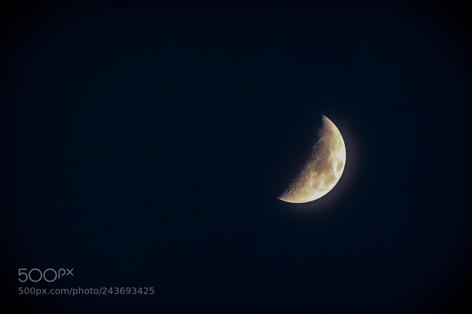 Canon EOS 1300D (EOS Rebel T6 / EOS Kiss X80) sample photo. Waxing crescent moon photography