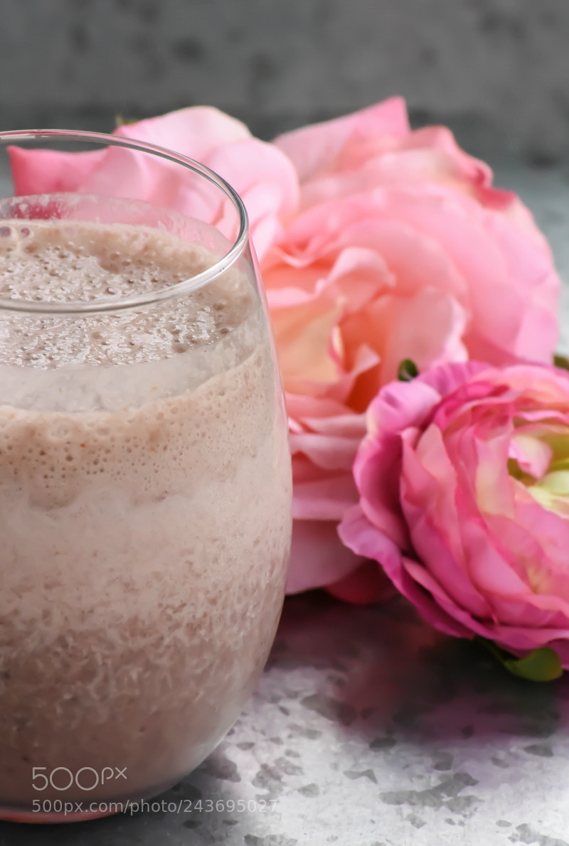Nikon D810 sample photo. Smoothie with pretty floral photography