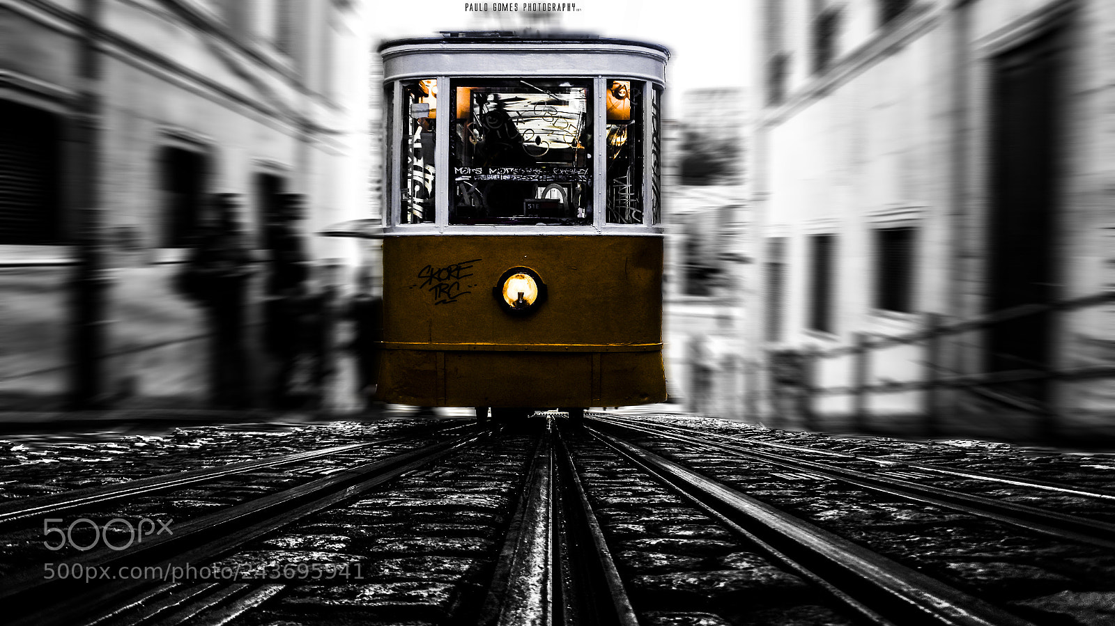 Nikon 1 J5 sample photo. O amarelo da carris photography