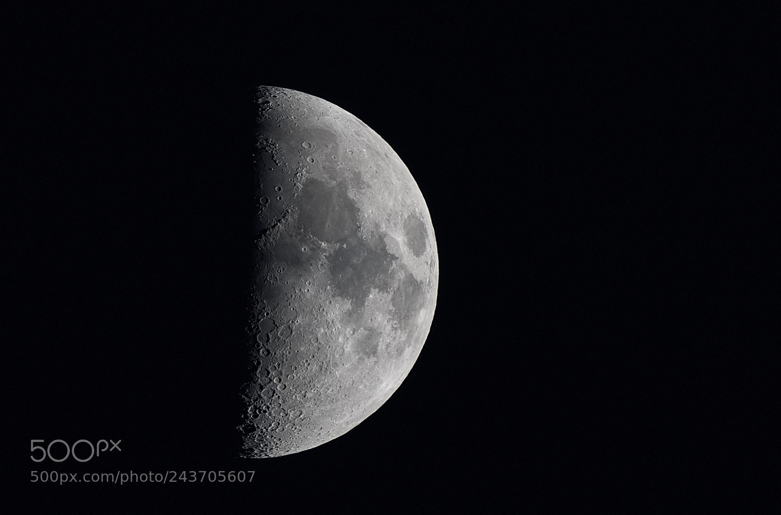Canon EOS 200D (EOS Rebel SL2 / EOS Kiss X9) sample photo. Half a moon photography