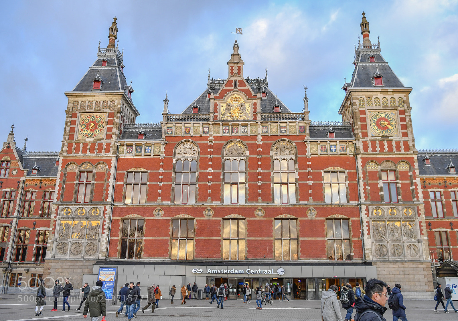 Nikon D5 sample photo. Amsterdam centraal photography