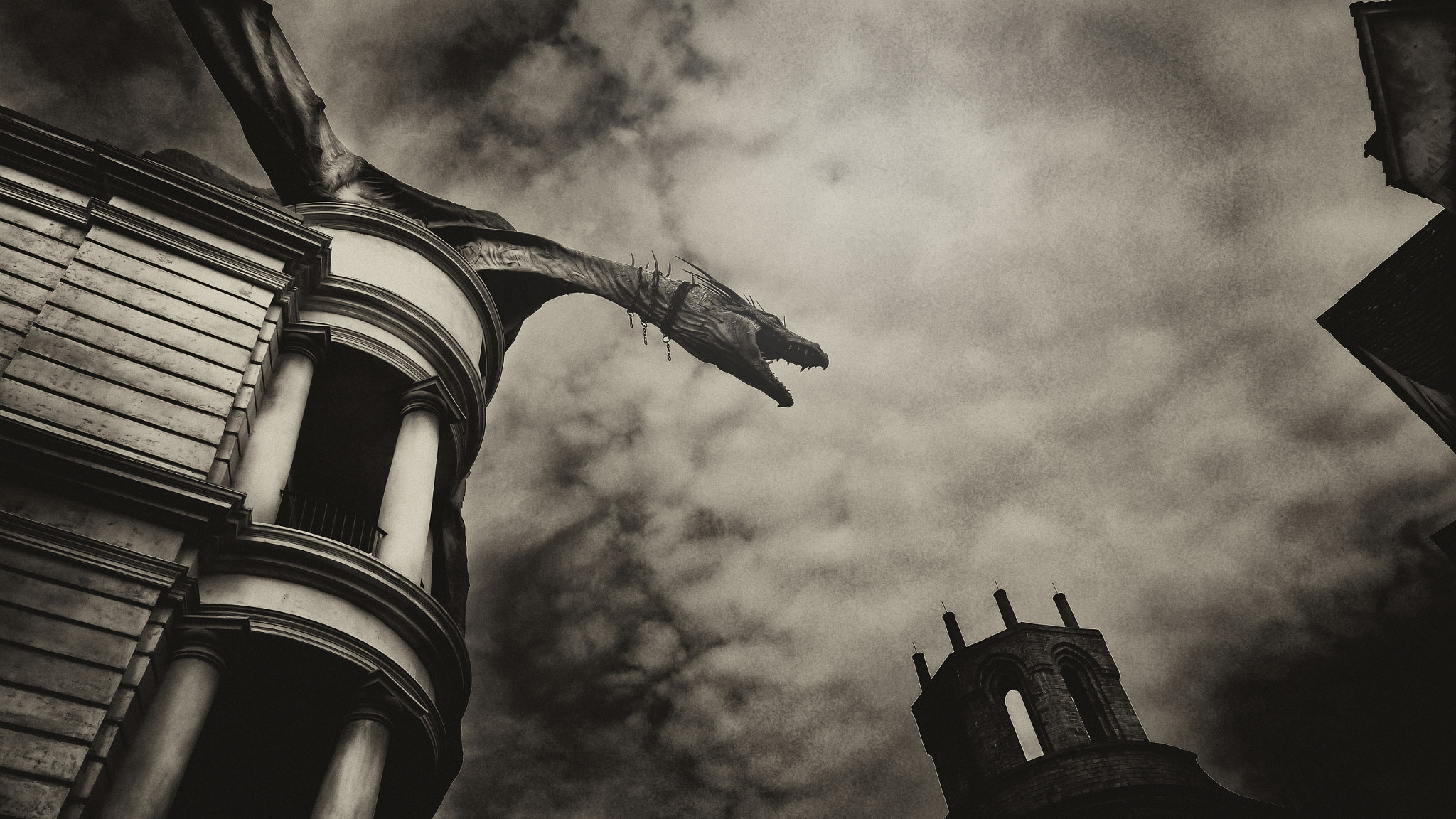 Panasonic Lumix DMC-GH2 sample photo. Diagonal alley photography