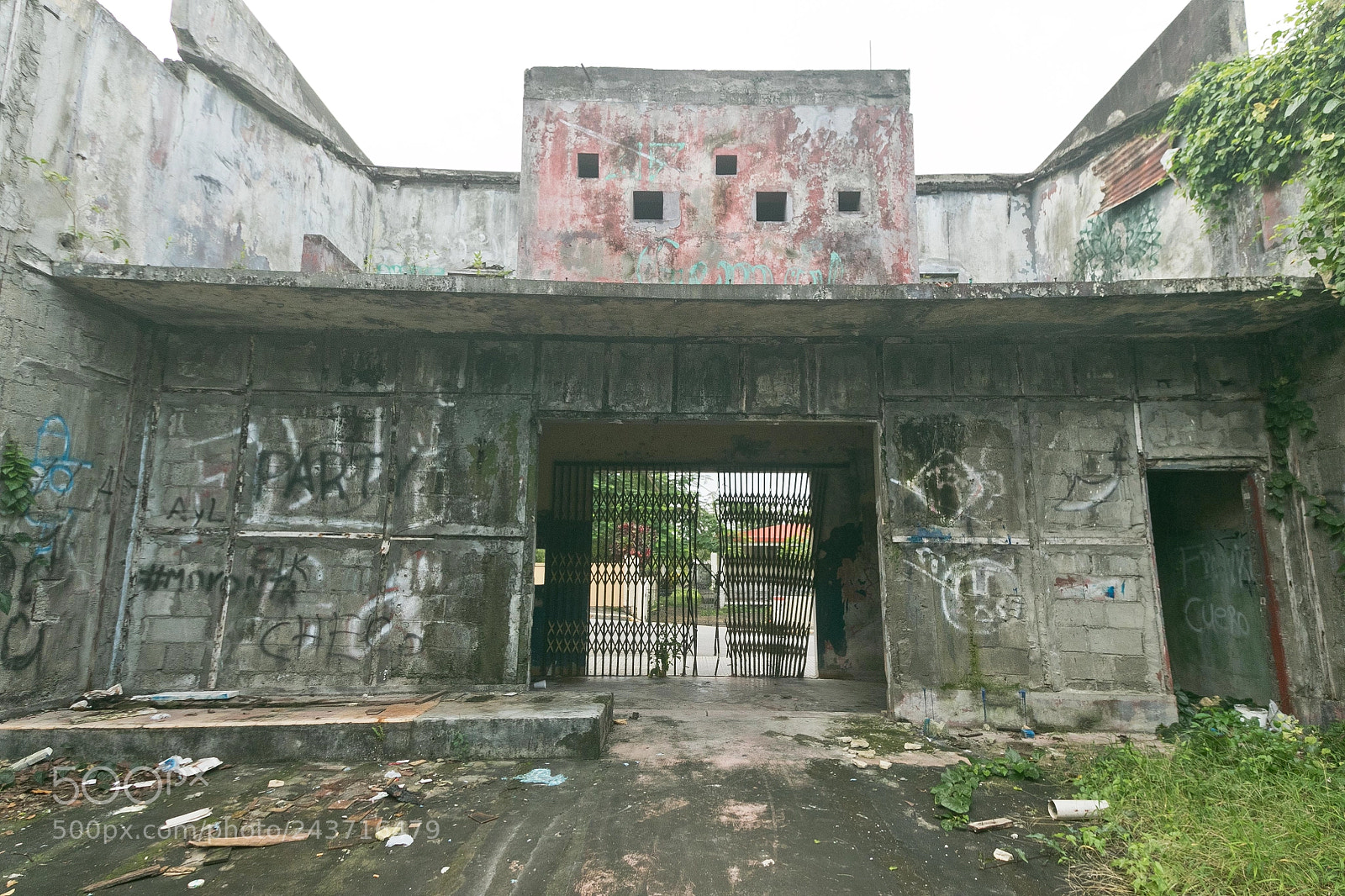 Canon EOS 7D Mark II sample photo. Dr-abandonedtheater photography