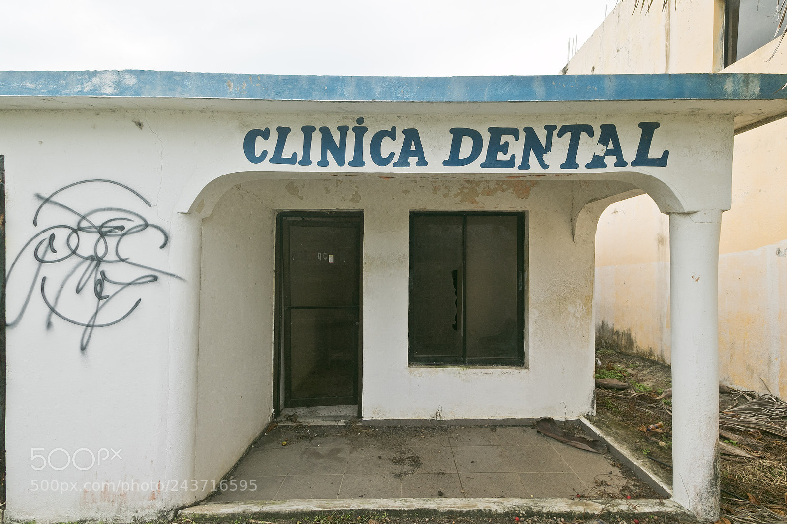 Canon EOS 7D Mark II sample photo. Dr dentist photography