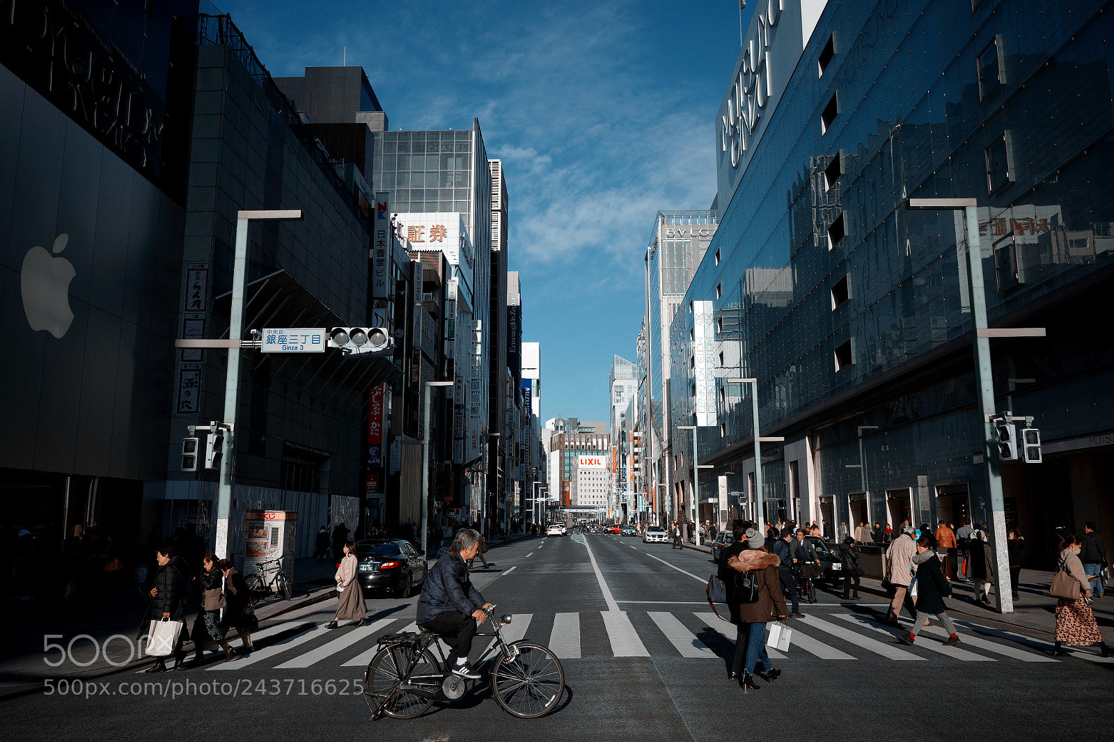 Ricoh GR II sample photo. Crosswalk photography