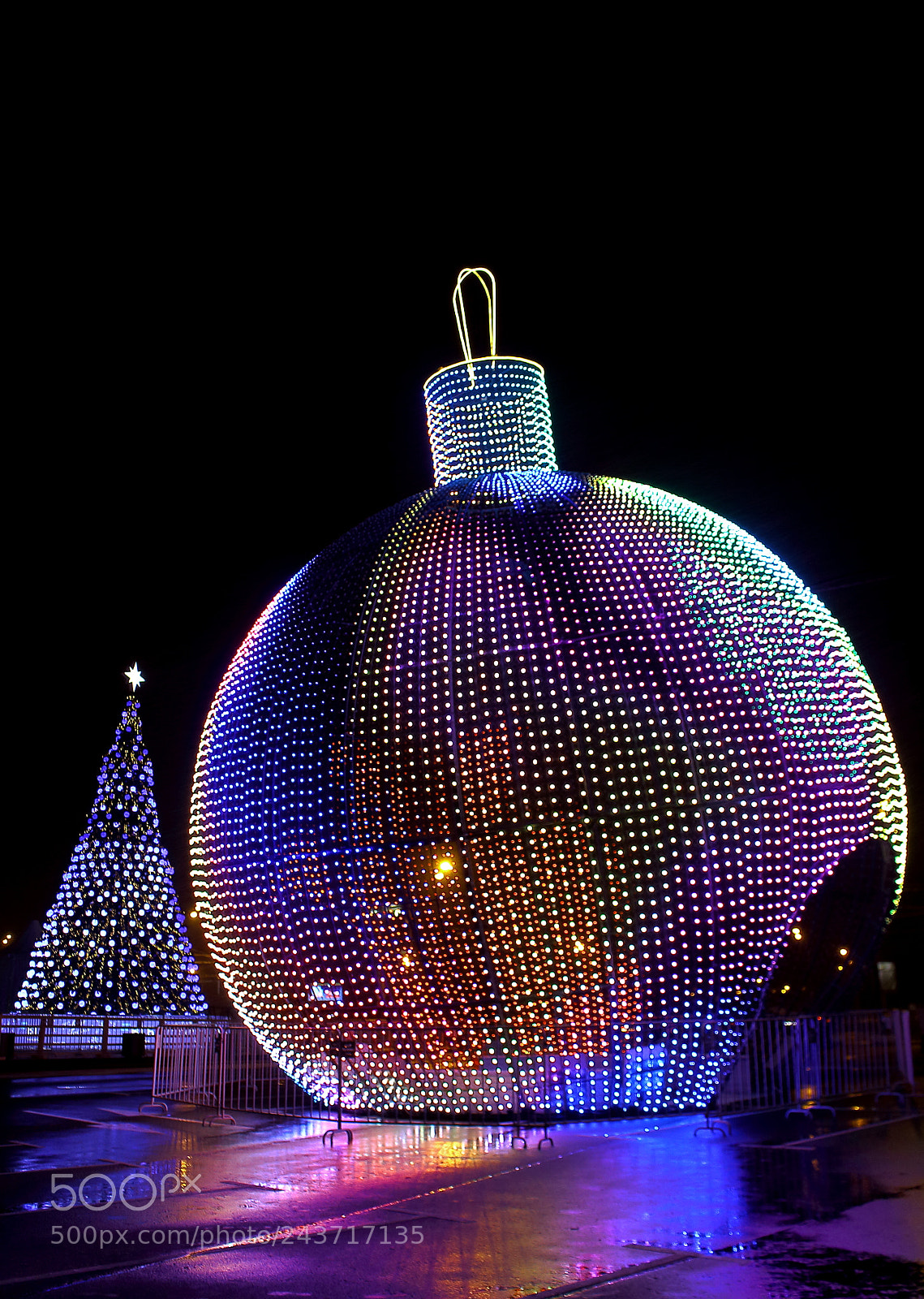 Canon EOS 100D (EOS Rebel SL1 / EOS Kiss X7) sample photo. A multicolored glowing giant photography