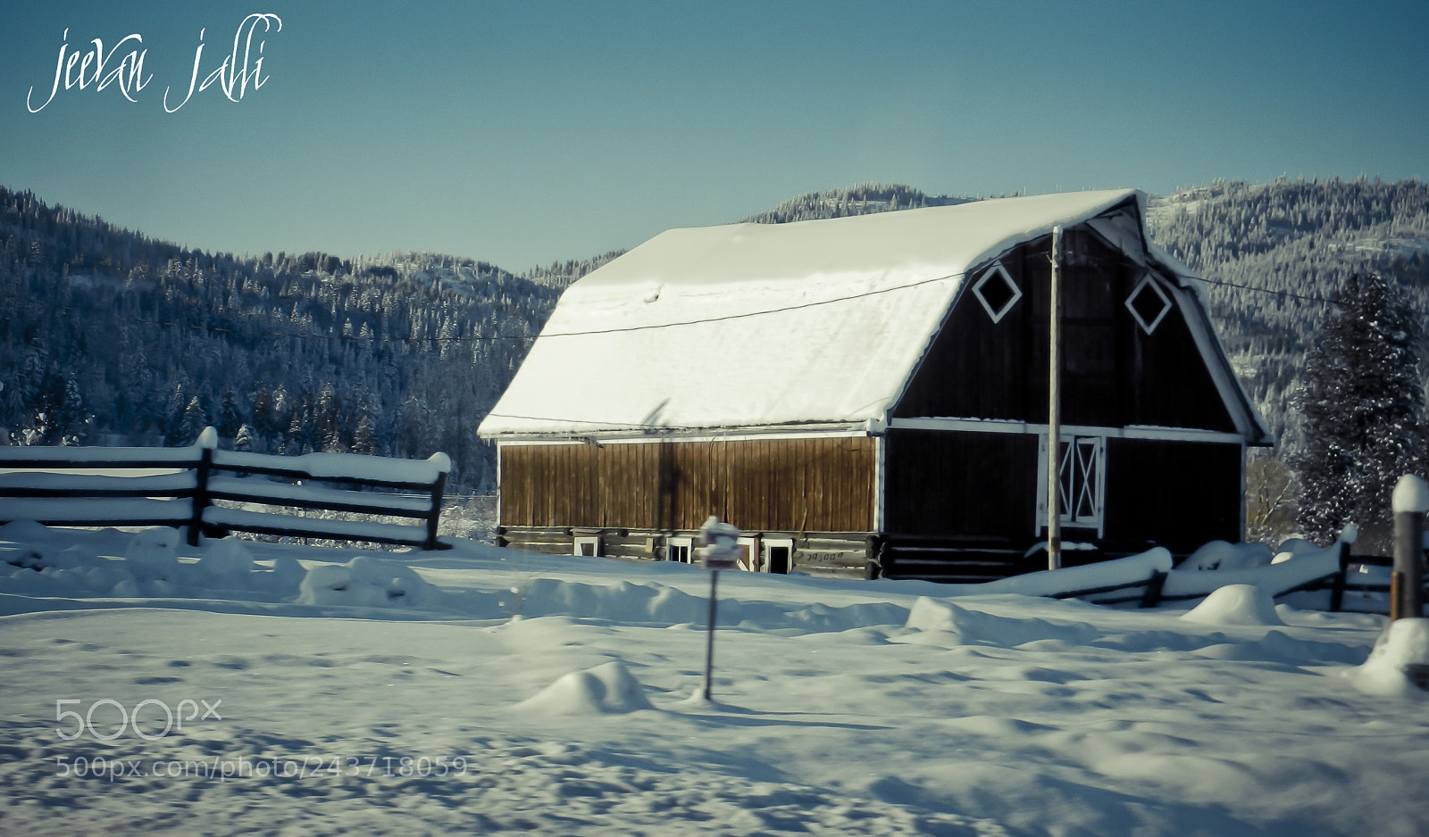 Nikon Coolpix P500 sample photo. Old barn photography