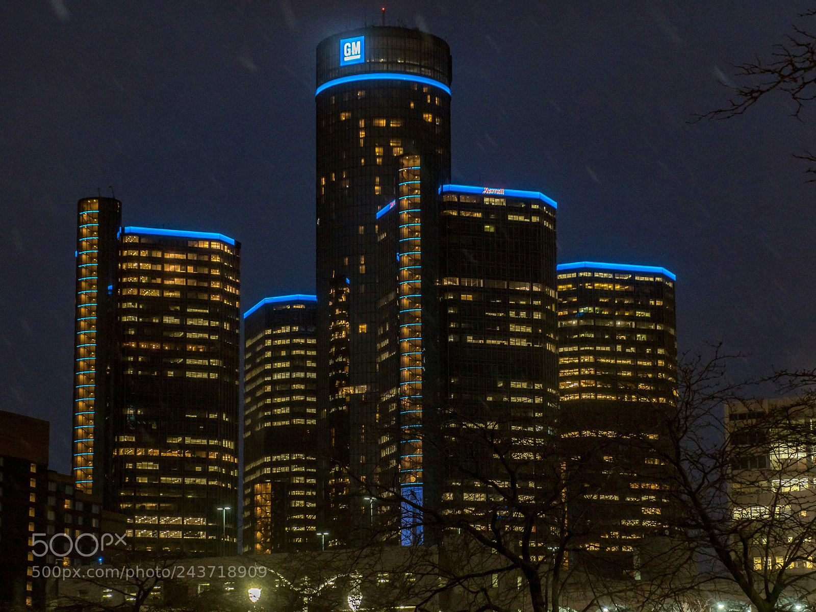 Olympus OM-D E-M5 II sample photo. Rencen in the snow photography