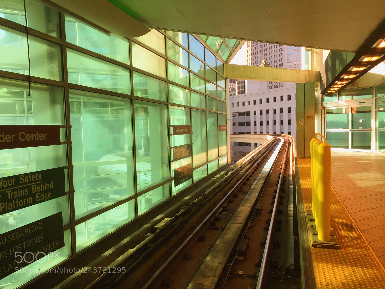 Apple iPhone 6 sample photo. People mover photography