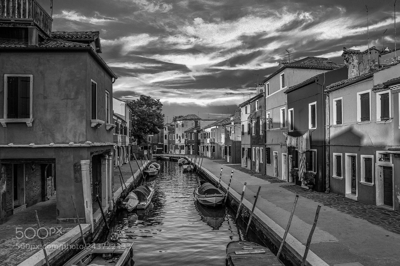 Canon EOS 550D (EOS Rebel T2i / EOS Kiss X4) sample photo. Burano island street fantasy photography