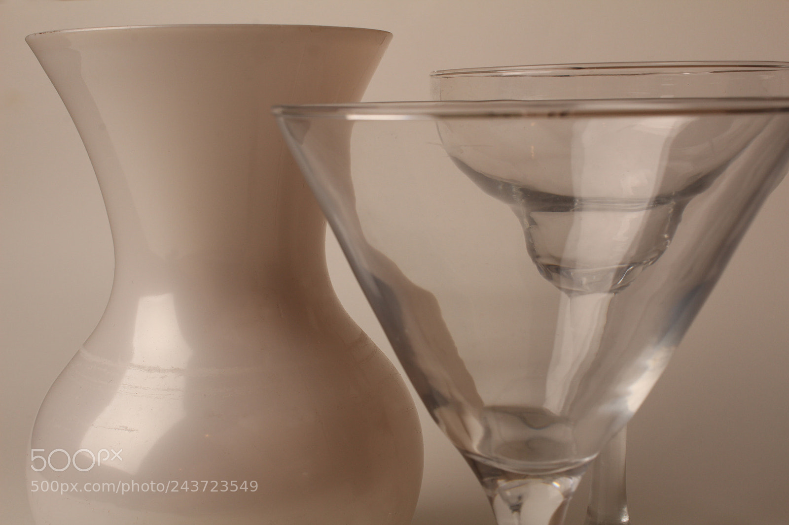 Canon EOS 1200D (EOS Rebel T5 / EOS Kiss X70 / EOS Hi) sample photo. Wine glasses and vase photography