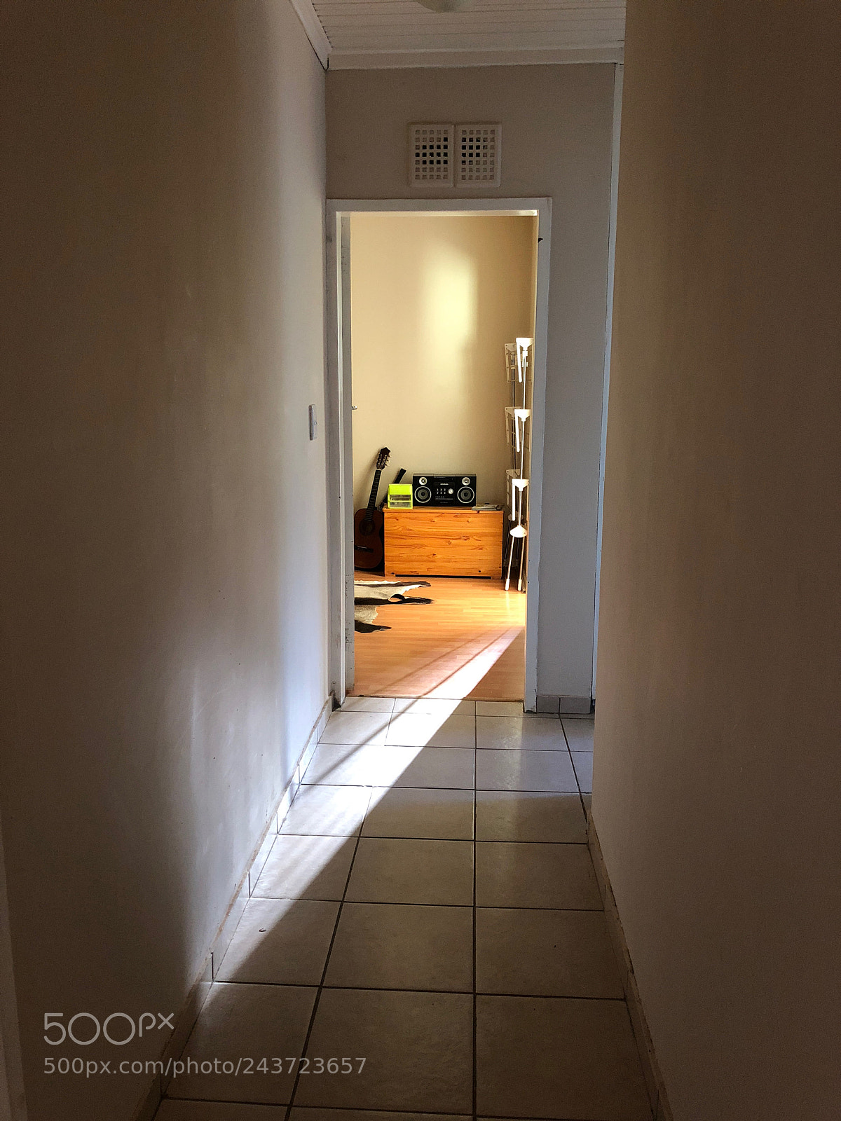 Apple iPhone X sample photo. In the hallway photography