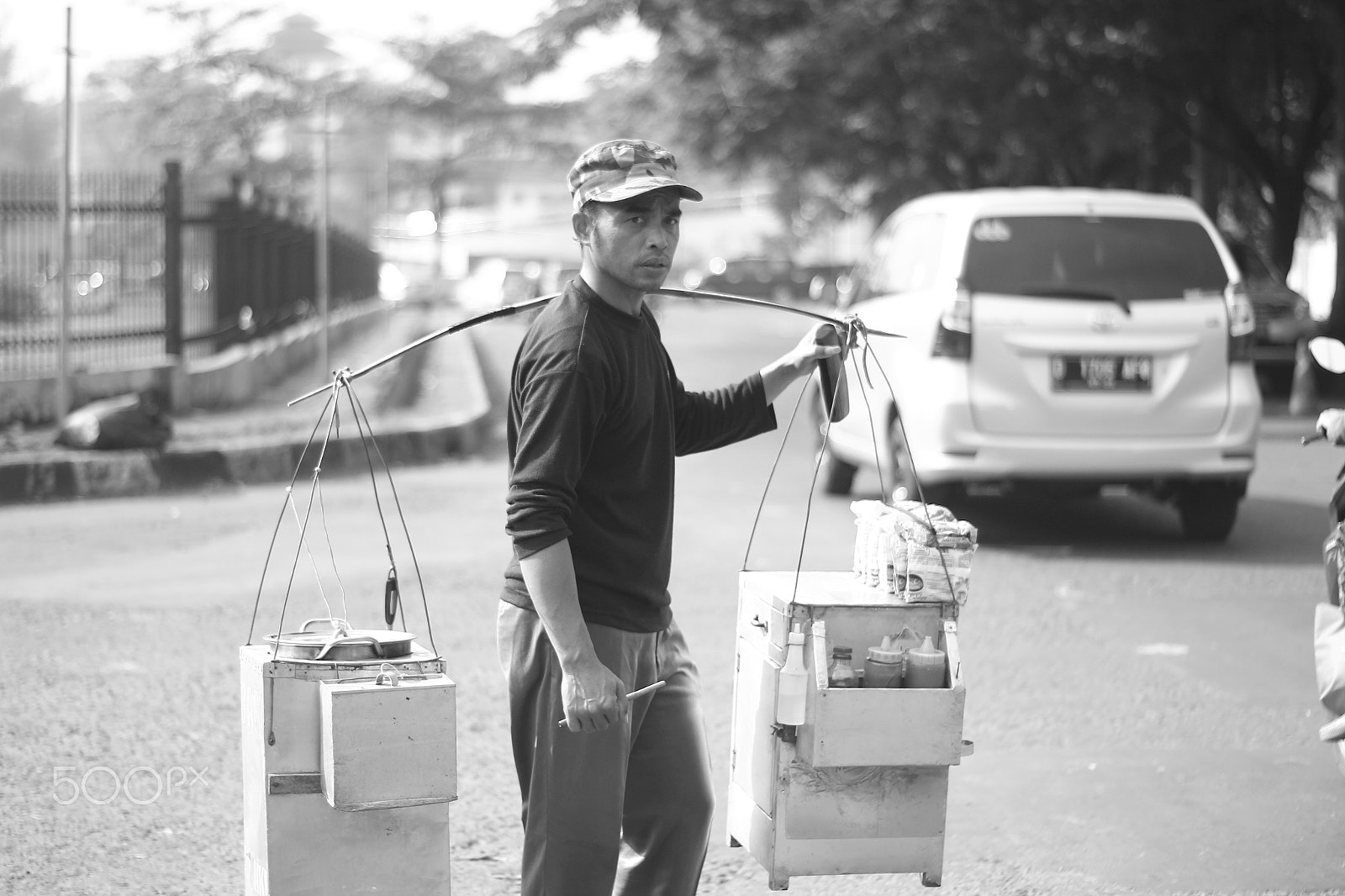 Canon 50mm sample photo. Potrait of trader photography