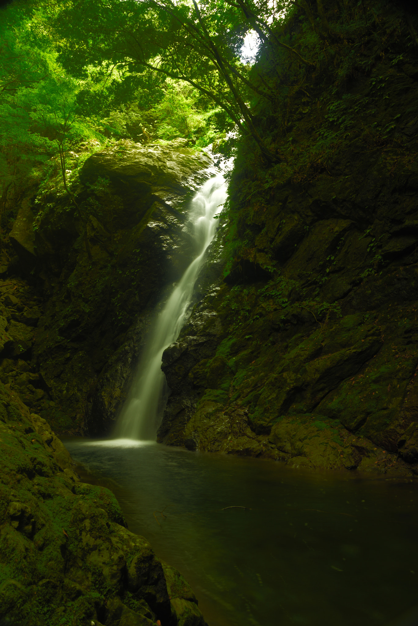 AF Zoom-Nikkor 28-200mm f/3.5-5.6D IF sample photo. Waterfall photography