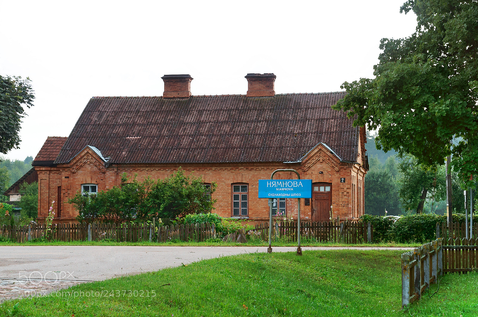 Sony Alpha NEX-3N sample photo. The caretaker's house in photography