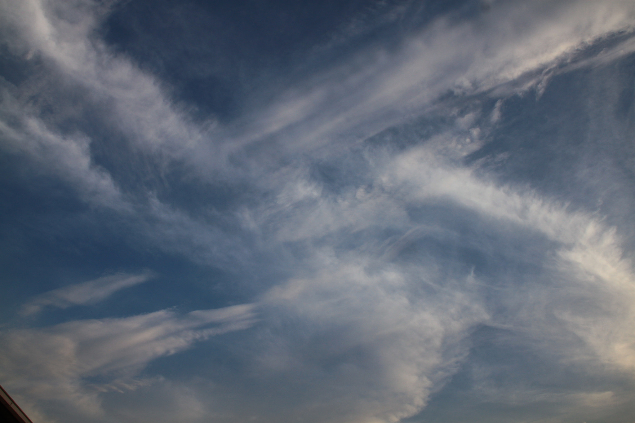 Canon EOS 500D (EOS Rebel T1i / EOS Kiss X3) sample photo. Clouds crossing photography
