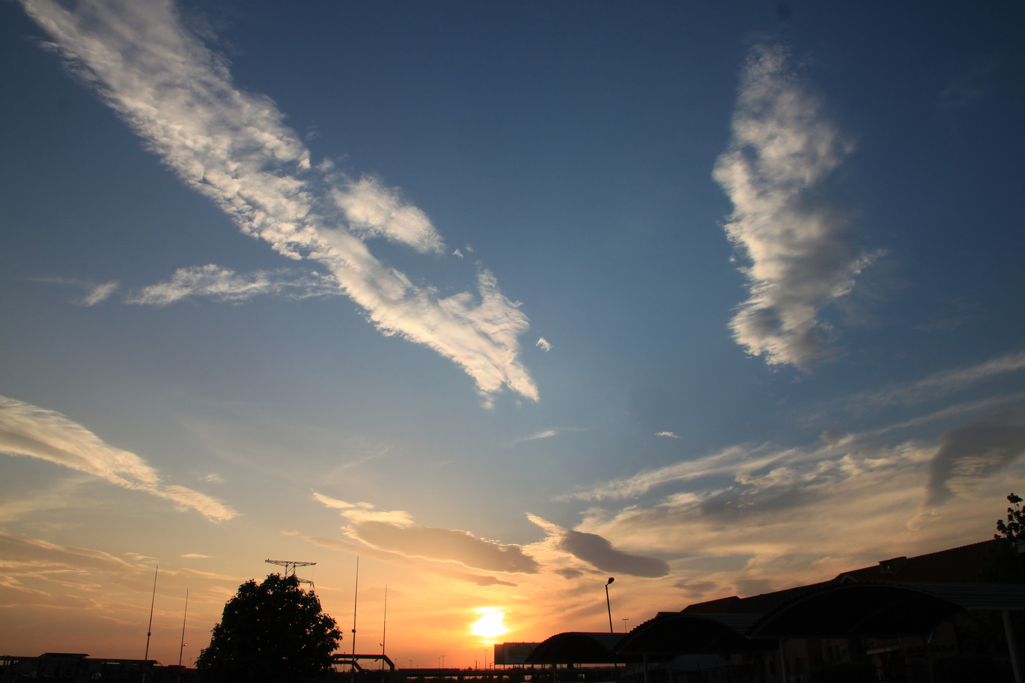 Canon EOS 500D (EOS Rebel T1i / EOS Kiss X3) sample photo. Sunset clouds photography