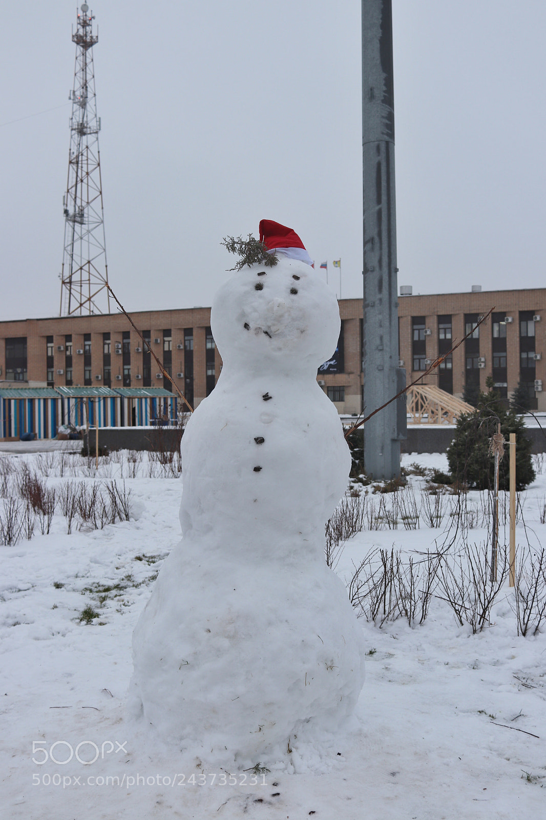 Canon EOS 200D (EOS Rebel SL2 / EOS Kiss X9) sample photo. Funny snowman photography