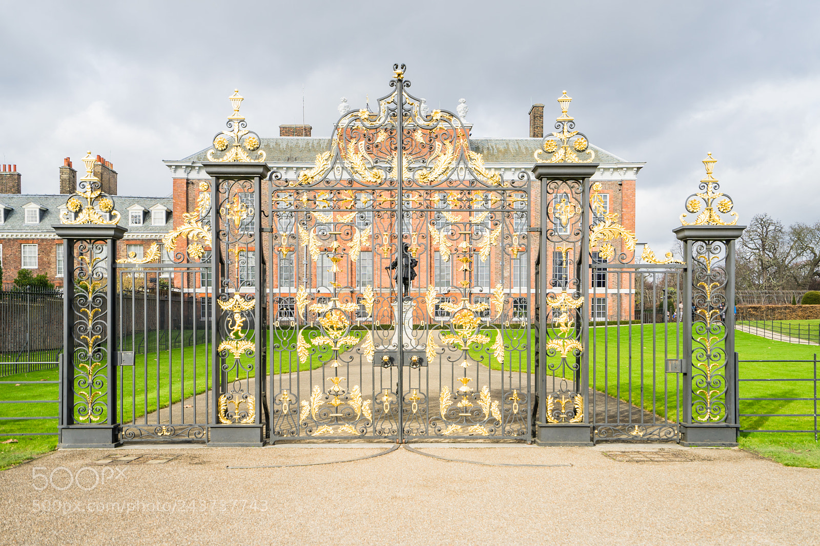 Sony a7 II sample photo. Kensington palace in london photography