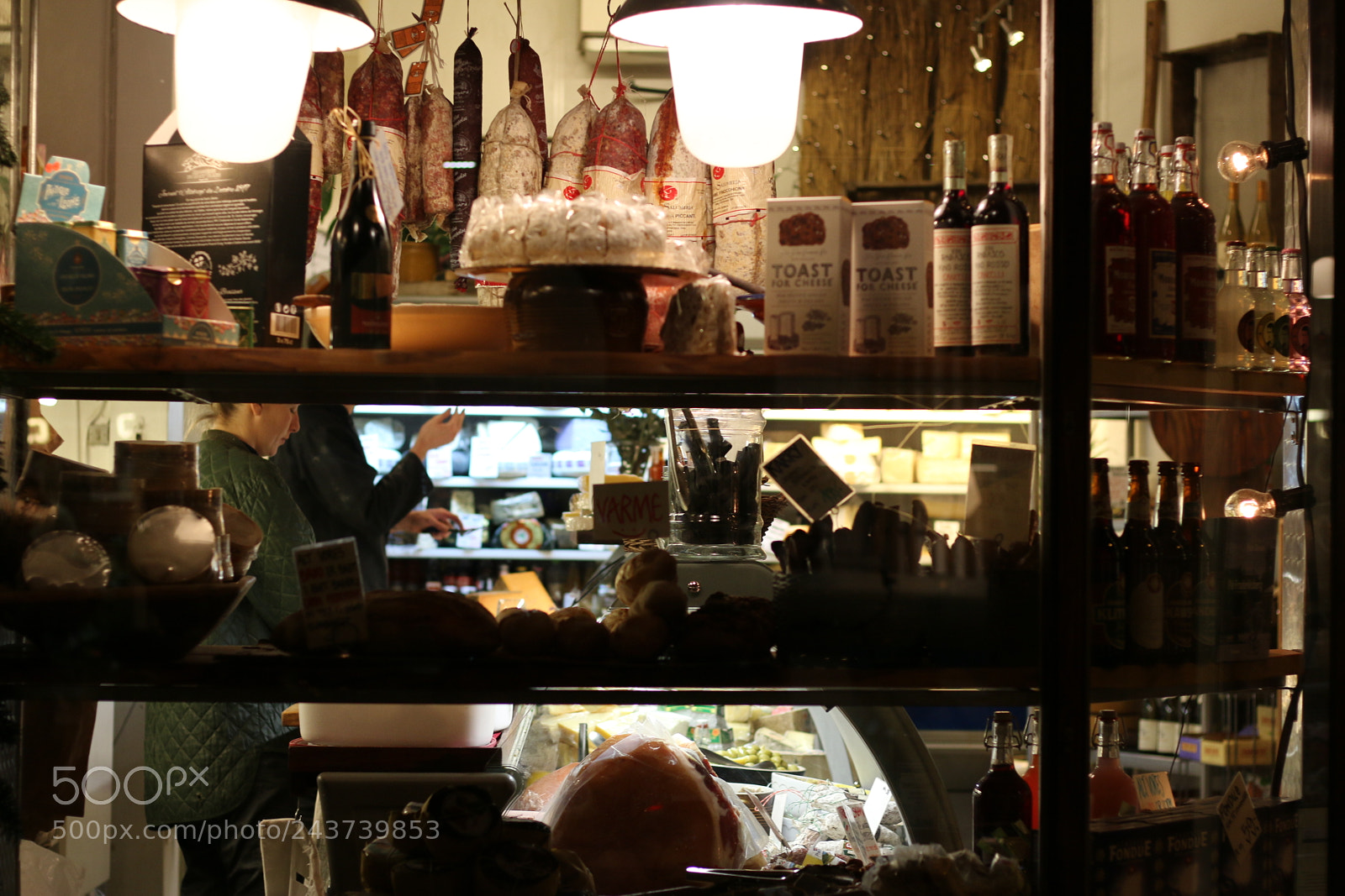 Canon EOS 70D + Canon EF 50mm F1.8 STM sample photo. Restaurant () photography