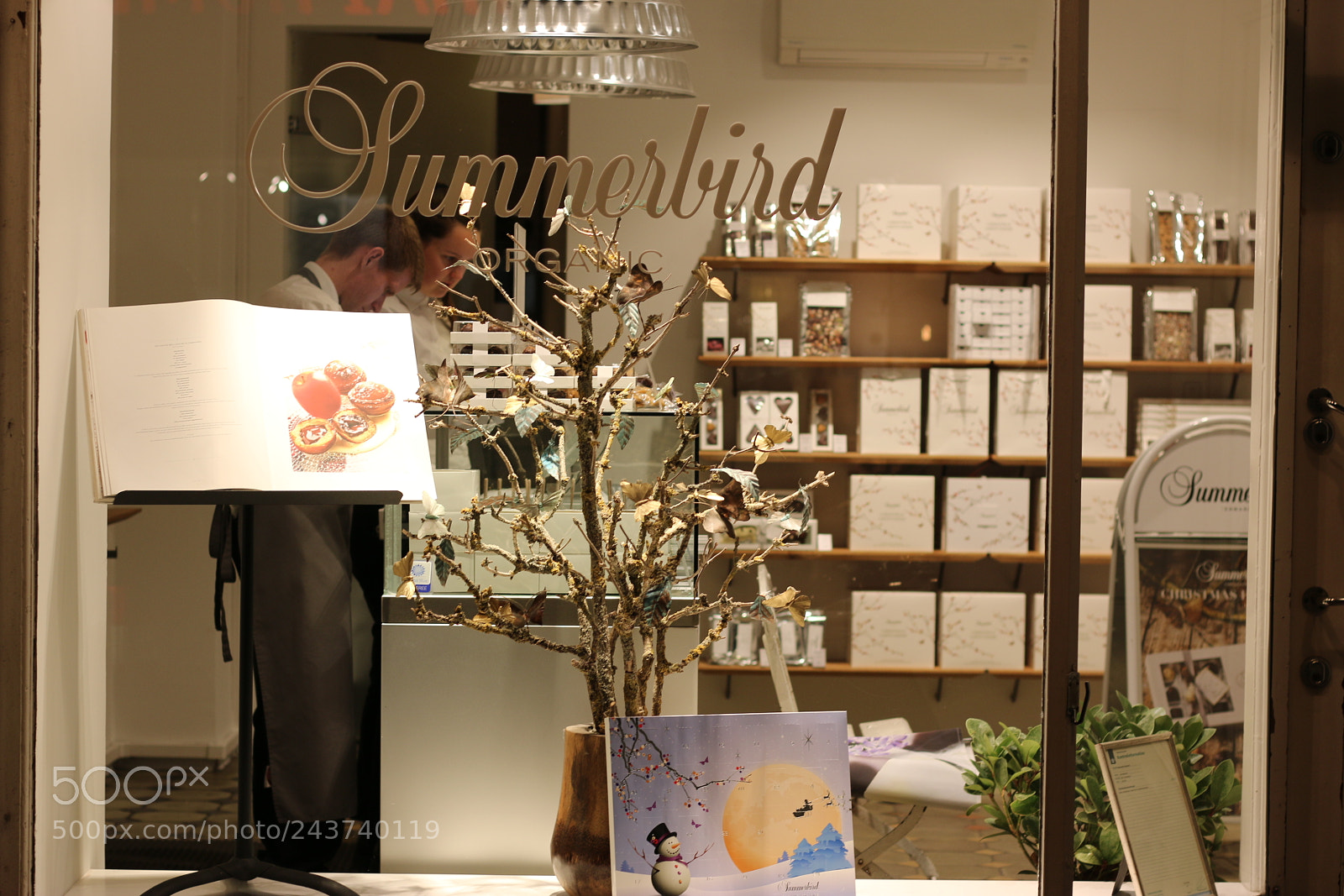 Canon EOS 70D + Canon EF 50mm F1.8 STM sample photo. Restaurant () photography