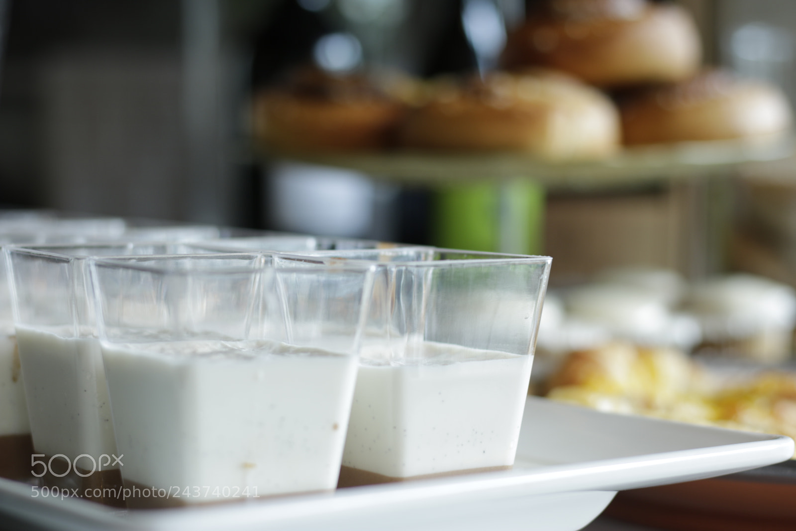 Canon EOS 70D + Canon EF 50mm F1.8 STM sample photo. Restaurant () photography