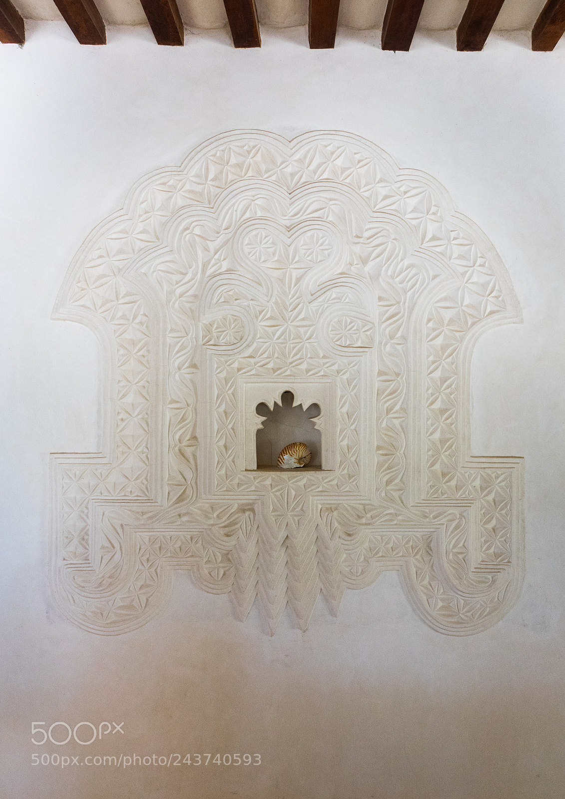 Sony Cyber-shot DSC-RX10 III sample photo. Niches carved as wall photography