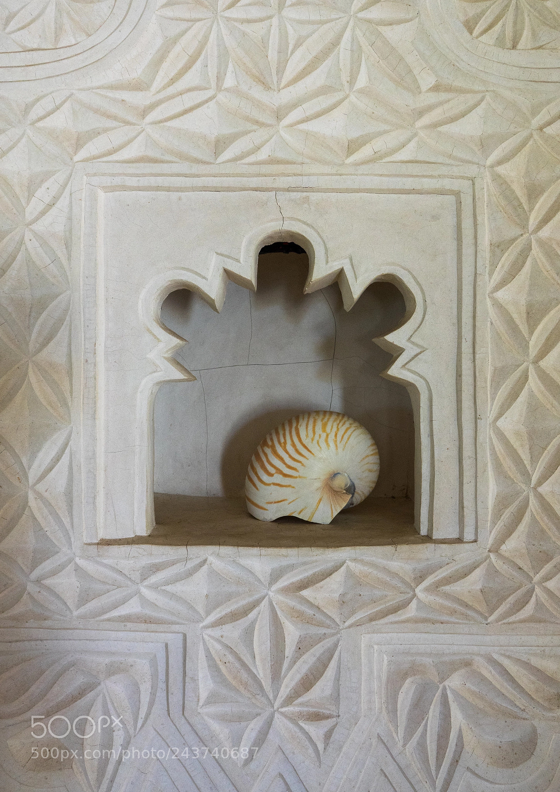 Sony Cyber-shot DSC-RX10 III sample photo. Niches carved as wall photography