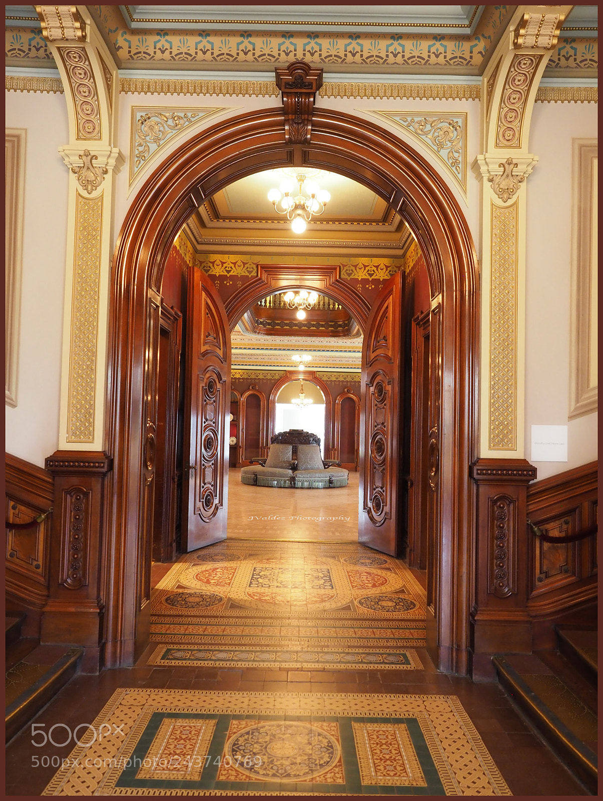 Olympus OM-D E-M1 Mark II sample photo. The hallway at the photography
