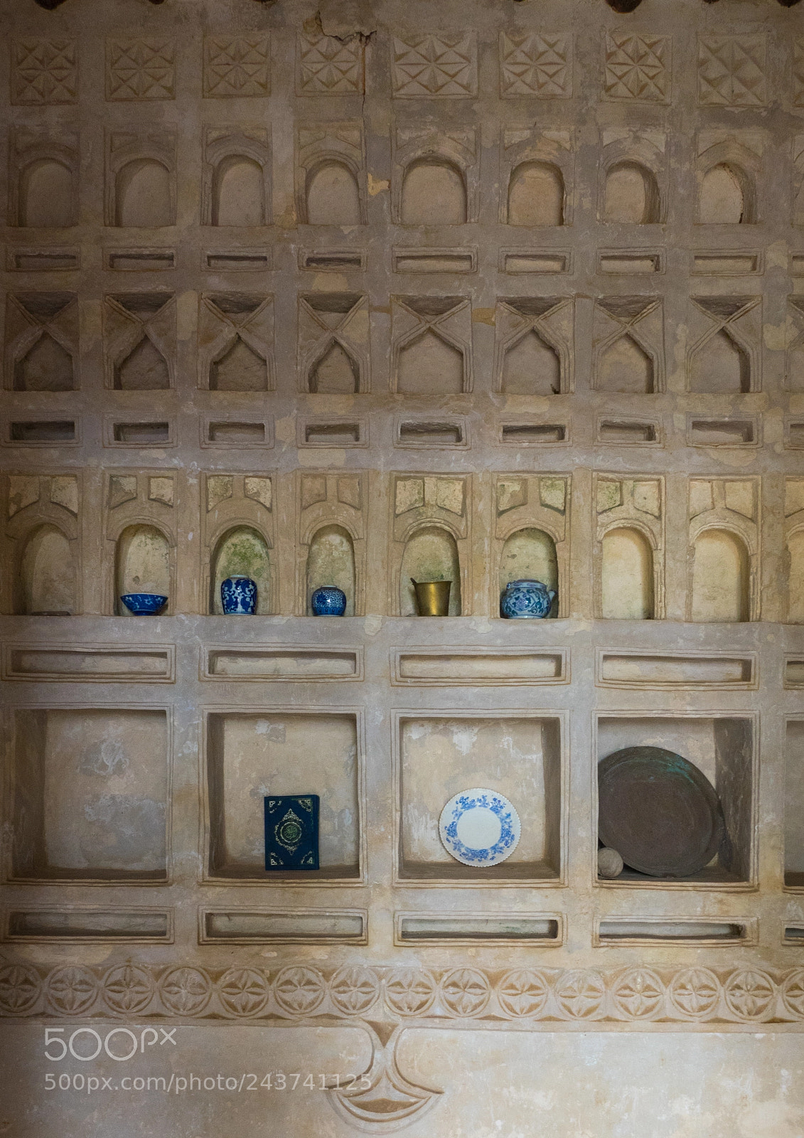 Sony Cyber-shot DSC-RX10 III sample photo. Niches carved as wall photography