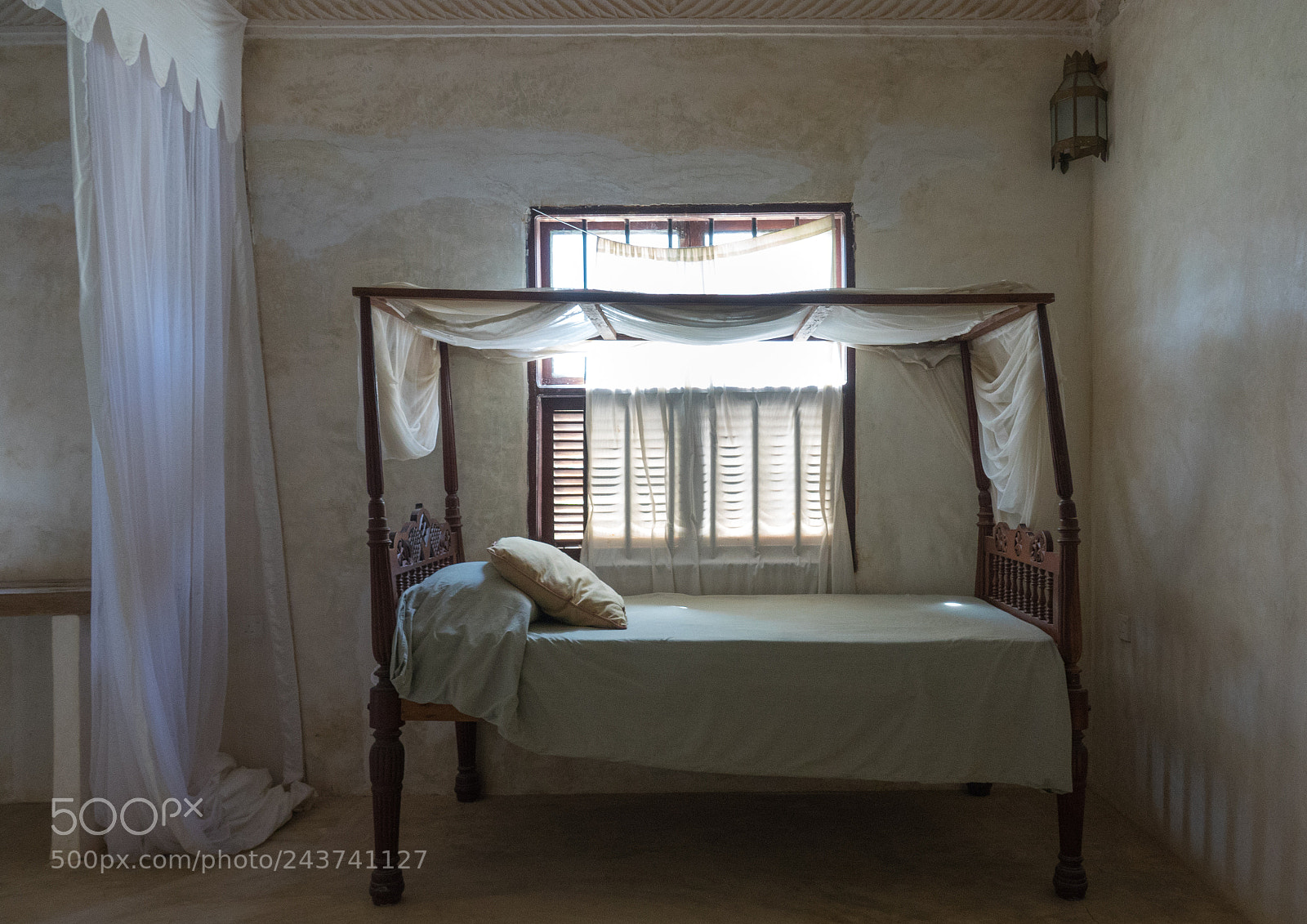 Sony Cyber-shot DSC-RX10 III sample photo. Bedroom of a traditional photography