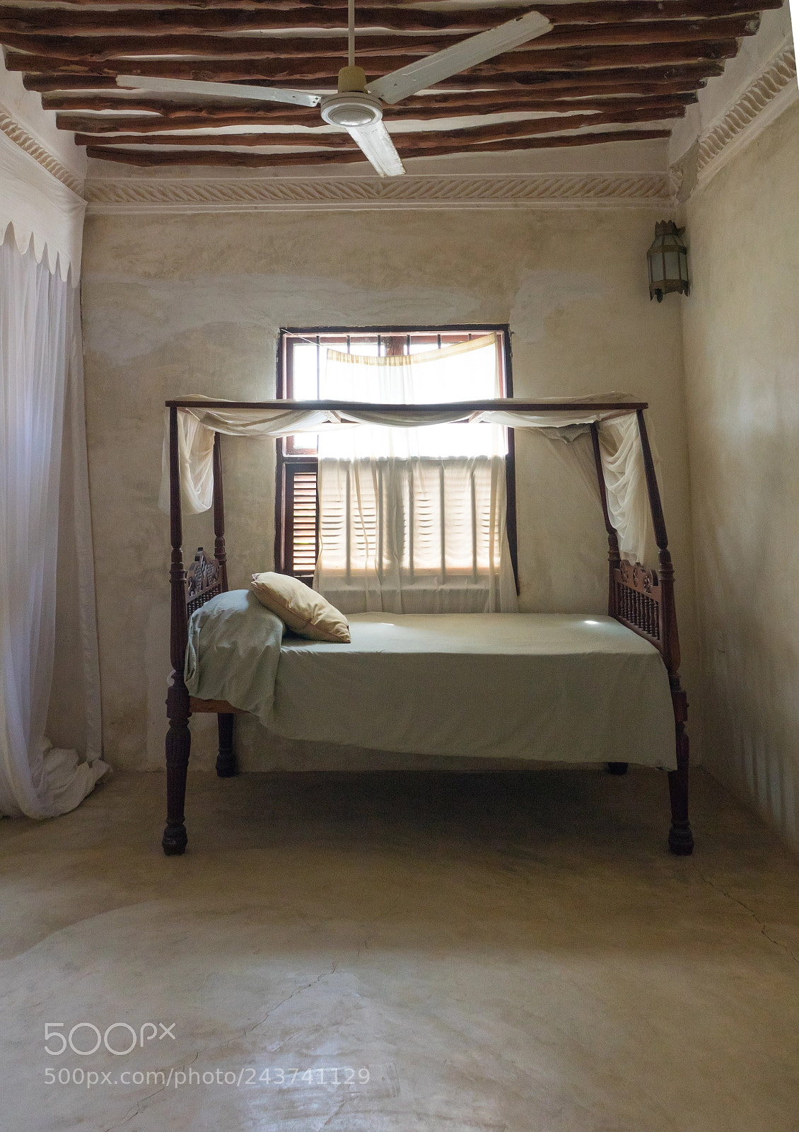 Sony Cyber-shot DSC-RX10 III sample photo. Bedroom of a traditional photography