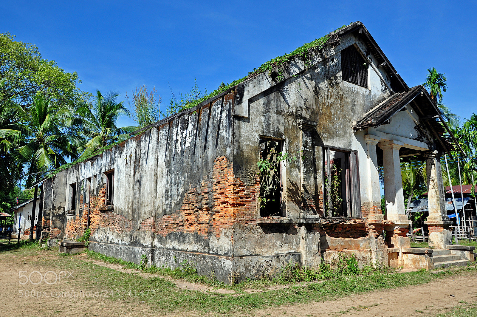Nikon D5000 sample photo. Old colonial building in photography