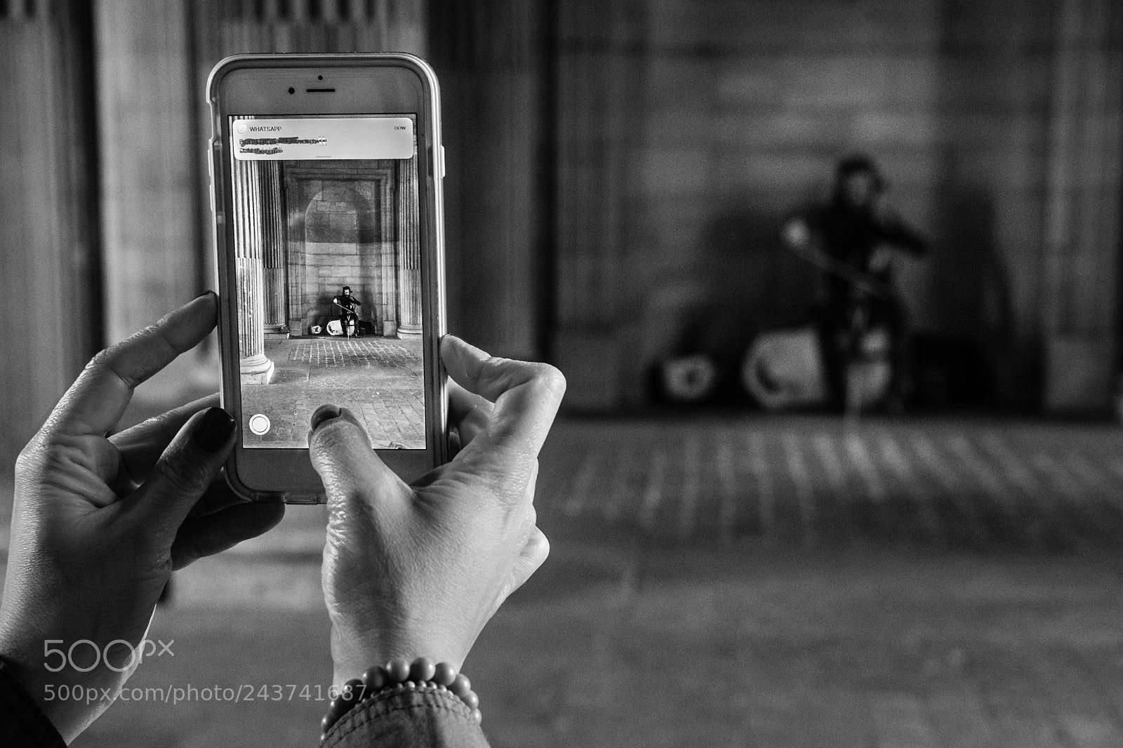 Fujifilm X-Pro2 sample photo. Cellist of louvre photography